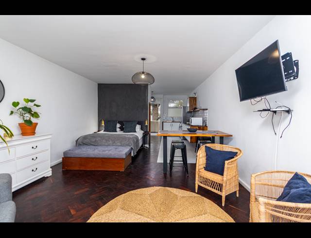 1 BEDROOM APARTMENT TO LET IN SEA POINT